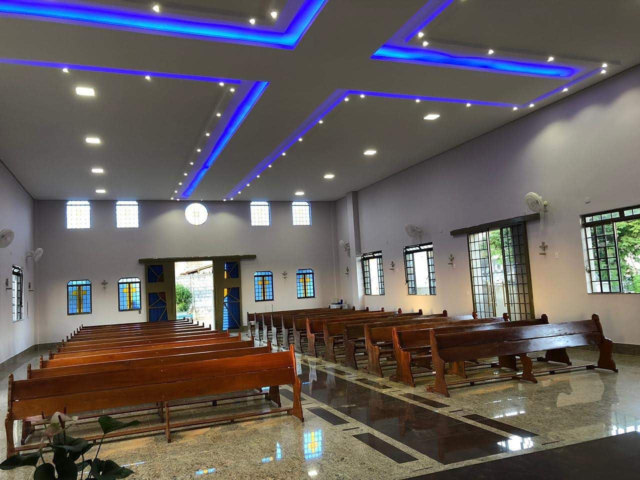Bancos para igreja – Marcenaria Rezende