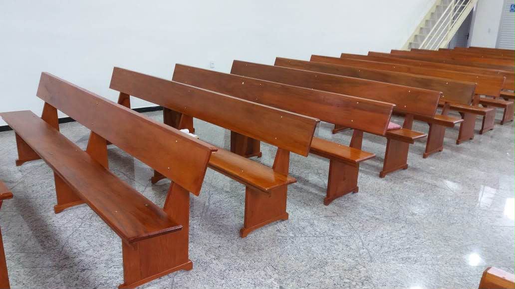 Bancos para igreja – Marcenaria Rezende
