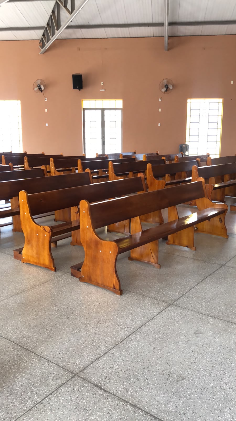 Bancos para igreja – Marcenaria Rezende
