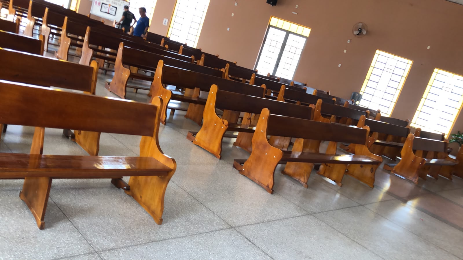 Bancos para igreja – Marcenaria Rezende