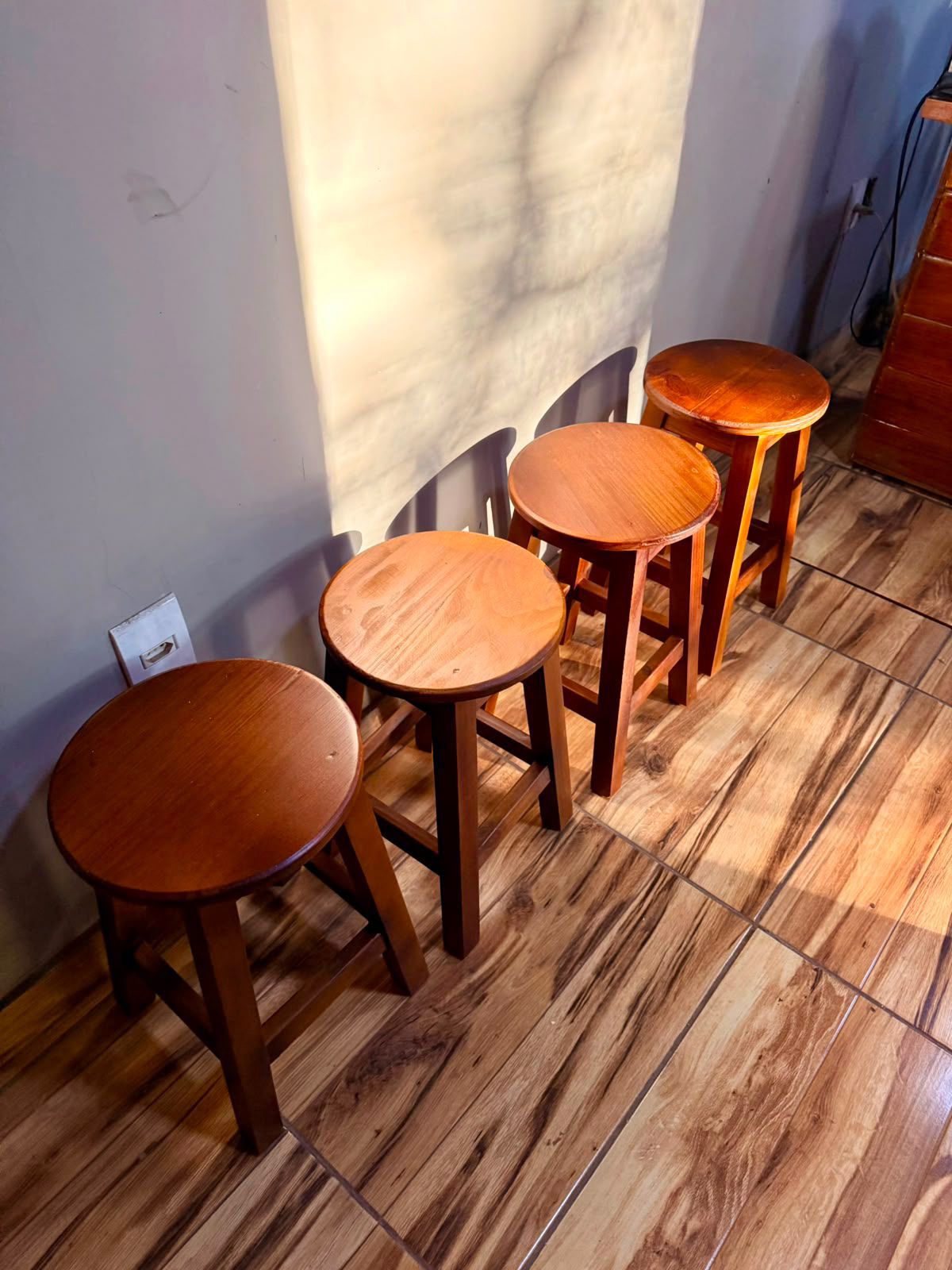 Banquetas e tamboretes – Marcenaria Rezende