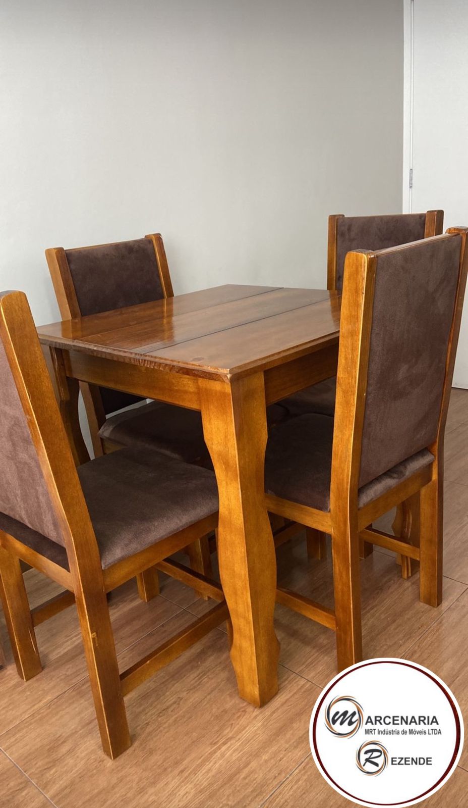 Mesa de Madeira e Cadeiras – Marcenaria Rezende