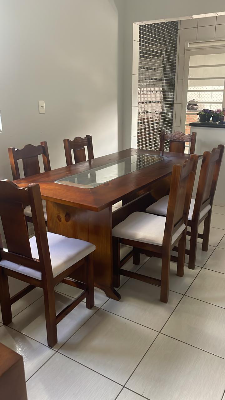 Mesa de Madeira e Cadeiras – Marcenaria Rezende