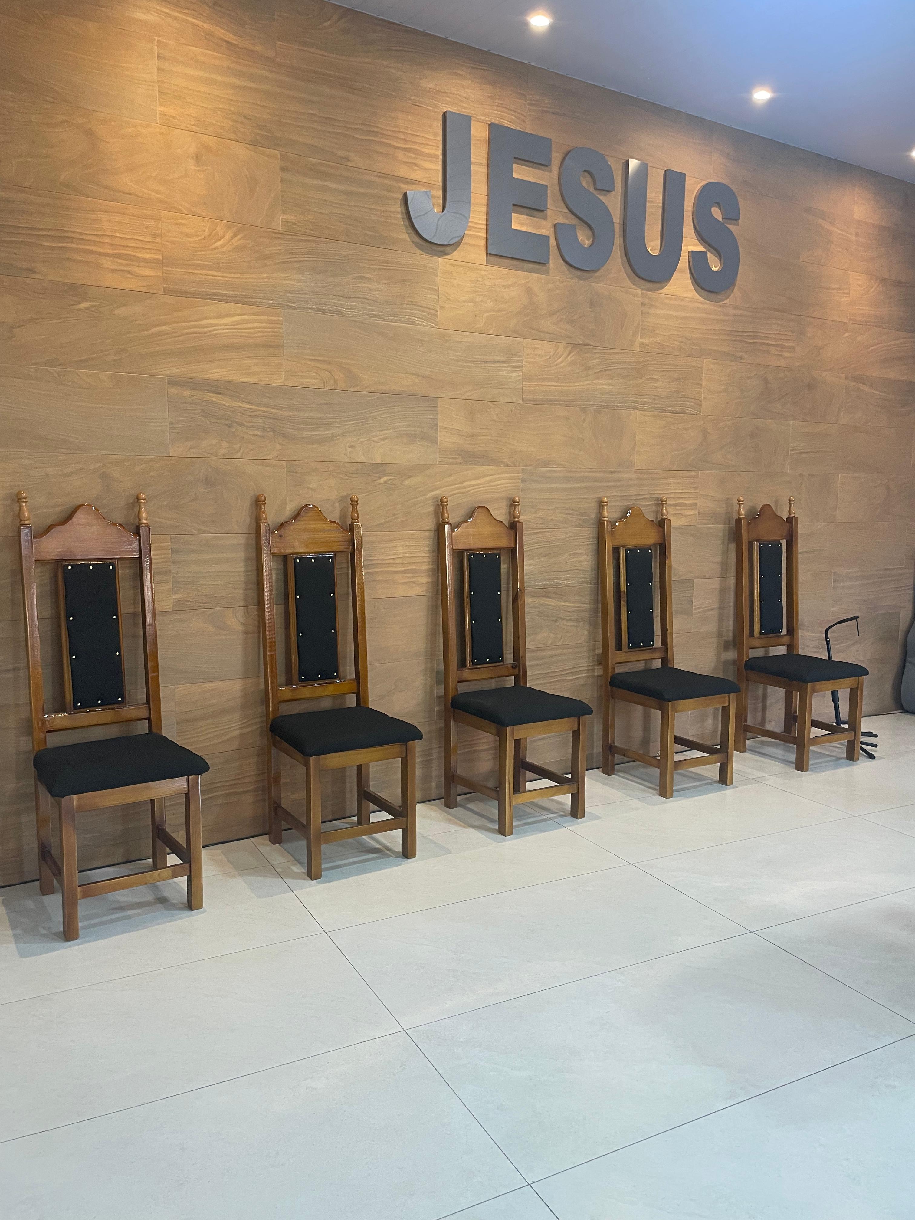 Cadeiras para Altar – Marcenaria Rezende