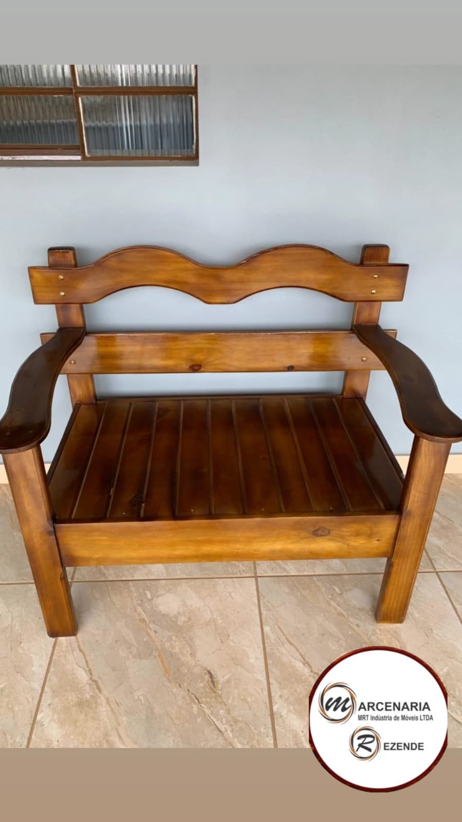 Poltronas e Sofás em Madeira – Marcenaria Rezende