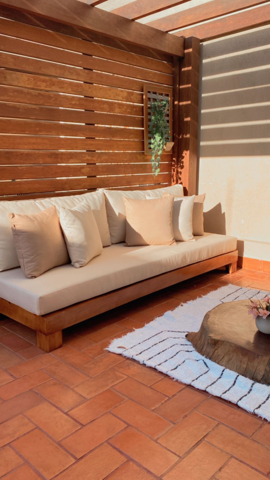 Poltronas e Sofás em Madeira – Marcenaria Rezende