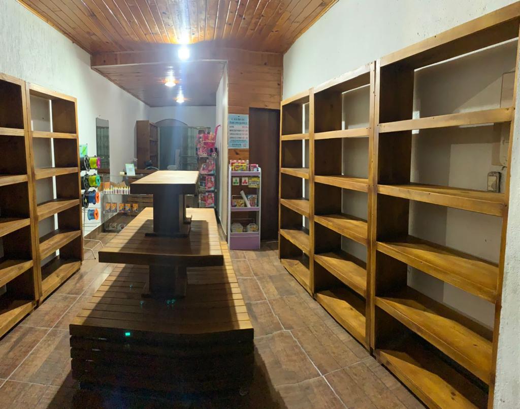 PRATELEIRAS e ILHAS PARA LOJAS – MARCENARIA REZENDE