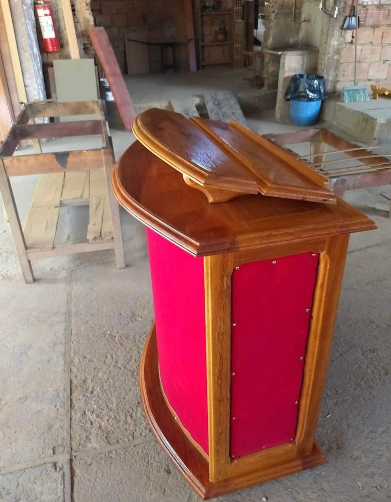 Pulpitos e Gazofilacio – Marcenaria Rezende